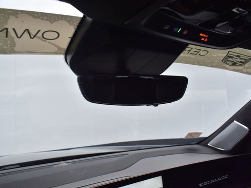 Certified 2025 Cadillac Escalade ESV Sport Platinum image 22