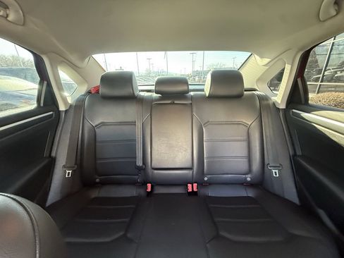 Used 2018 Volkswagen Passat 2.0T R-Line image 21