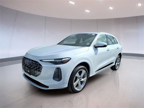 Used 2025 Audi Q5 Premium Plus w/ Premium Plus image 3