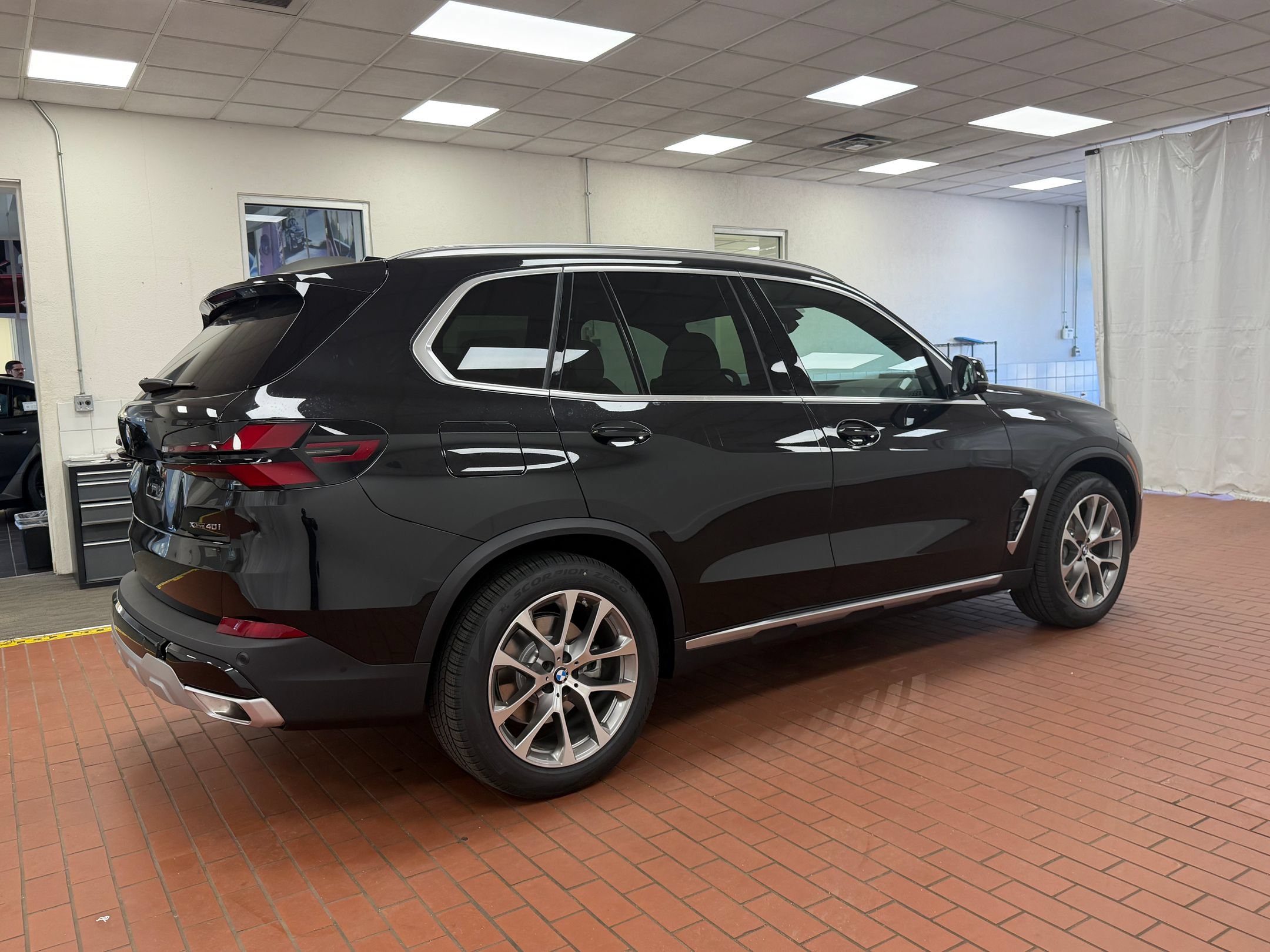 Used 2026 BMW X5 xDrive40i w/ Parking Assistance Package AWD/4WD image 8