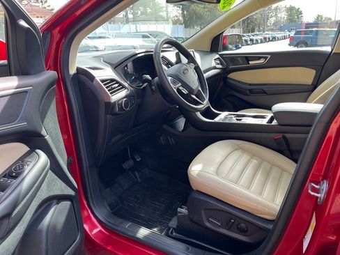 Used 2024 Ford Edge SEL w/ Convenience Package image 9