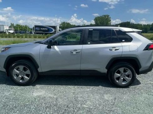 Certified 2025 Toyota RAV4 LE AWD/4WD image 5