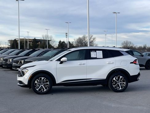 Used 2023 Kia Sportage EX image 4