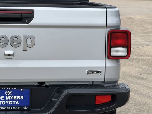 Used 2022 Jeep Gladiator Overland AWD/4WD image 9