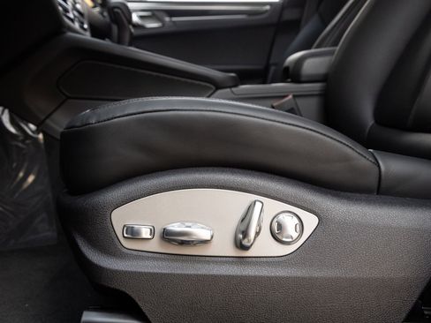 Used 2026 Porsche Macan image 21