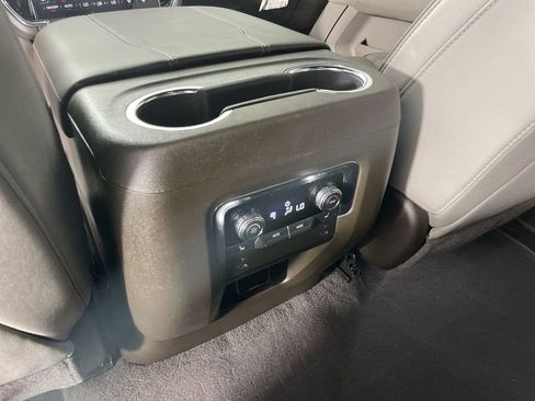 Used 2025 GMC Yukon XL Elevation image 20