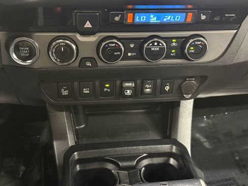 Used 2018 Toyota Tacoma TRD Sport AWD/4WD image 34