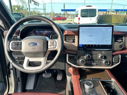 Used 2022 Ford Expedition Max Limited image 19