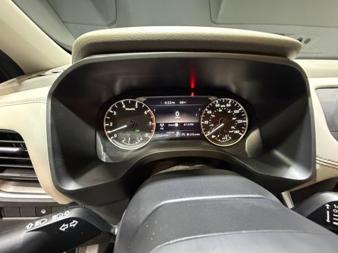 Used 2025 Nissan Rogue SV w/ SV Premium Package image 10