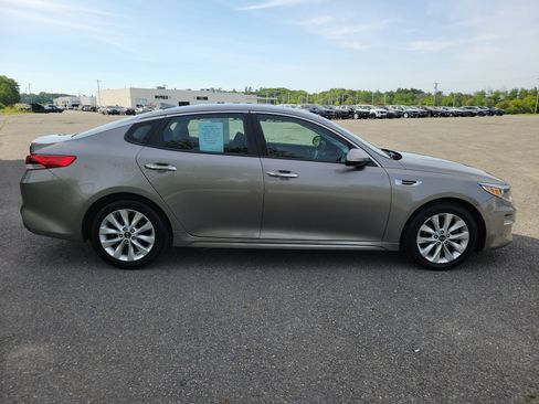 Used 2016 Kia Optima LX w/ Option Group 014 FWD image 4