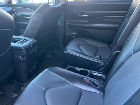 Used 2024 Toyota Grand Highlander AWD image 9