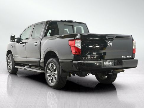Used 2017 Nissan Titan SL w/ SL Towing Convenience Package AWD/4WD image 3