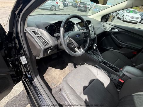 Used 2016 Ford Focus SE w/ SE Sport Package FWD image 9