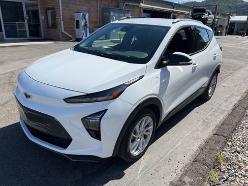 Used 2023 Chevrolet Bolt EUV LT image 1