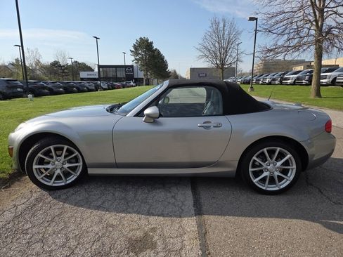Used 2011 MAZDA MX-5 Miata Grand Touring w/ Premium Pkg RWD image 19