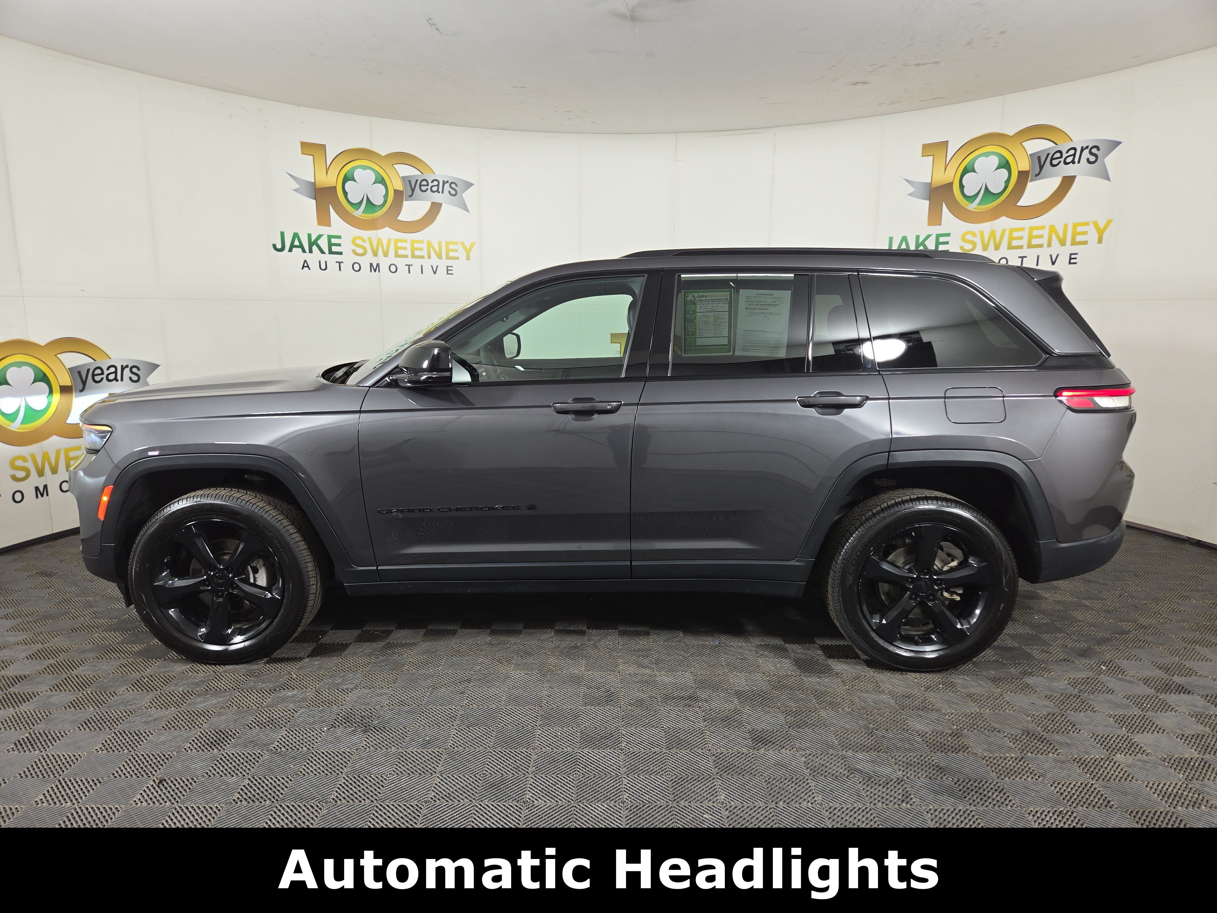 Used 2024 Jeep Grand Cherokee Altitude AWD/4WD image 4