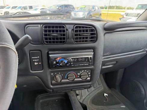 Used 2000 Chevrolet S10 Pickup LS w/ Preferred Equipment Group RWD image 13