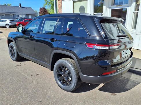 New 2025 Jeep Grand Cherokee Altitude AWD/4WD image 5