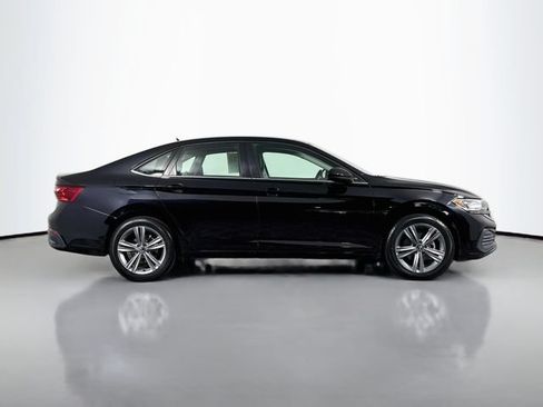 Certified 2022 Volkswagen Jetta SE w/ Panoramic Sunroof Package FWD image 8