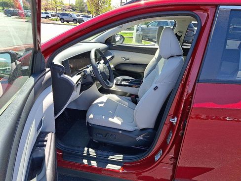 Certified 2025 Hyundai Tucson SEL image 9