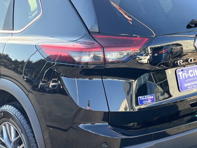 Used 2024 Nissan Rogue S AWD/4WD image 5