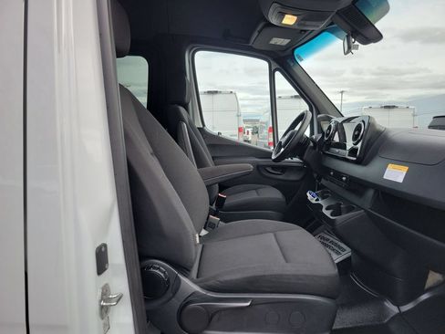 Used 2025 Mercedes-Benz Sprinter 2500 image 20