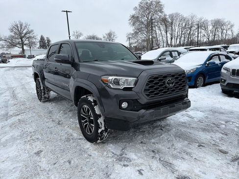 Used 2023 Toyota Tacoma TRD Sport image 4