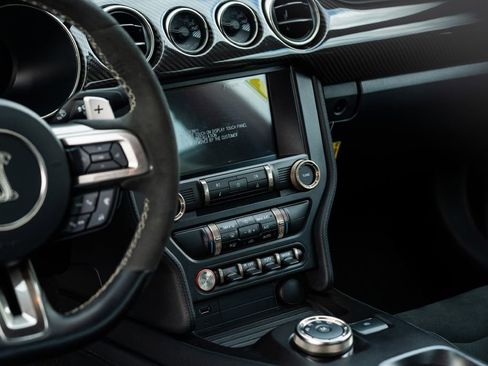 Used 2021 Ford Mustang Shelby GT500 w/ Carbon Fiber Track Pack image 28