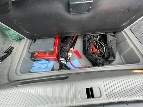 Used 2003 Lincoln Town Car Cartier image 24