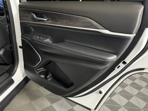 Used 2022 Jeep Grand Cherokee L Limited image 31