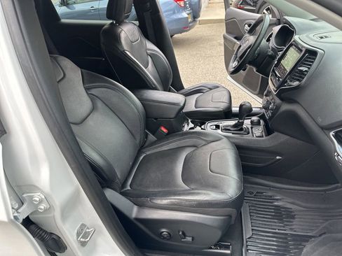 Used 2019 Jeep Cherokee Limited AWD/4WD image 37