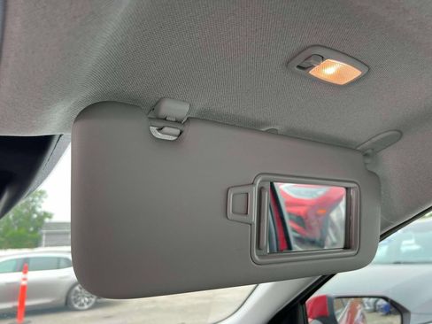 Certified 2025 Hyundai Elantra Limited FWD image 33