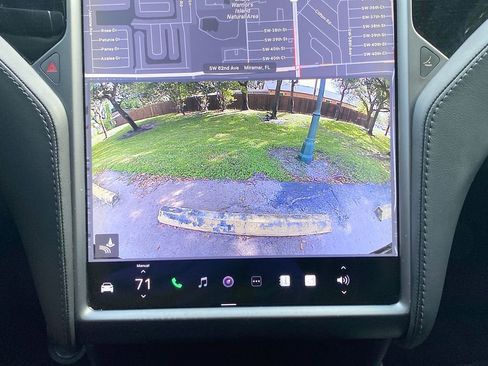 Used 2018 Tesla Model X 75D image 25