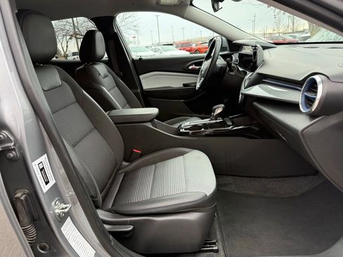 Used 2025 Chevrolet Trax LT w/ LT Convenience Package image 34