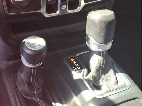 Used 2020 Jeep Wrangler Unlimited Sahara AWD/4WD image 11