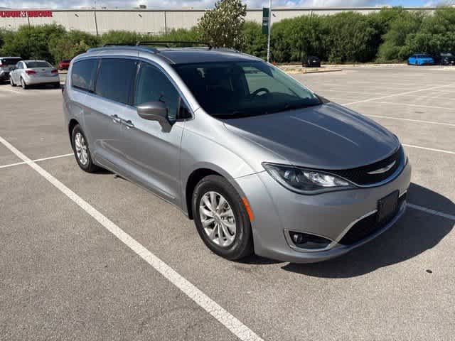 Used 2018 Chrysler Pacifica Touring-L w/ Premium Audio Group FWD image 7