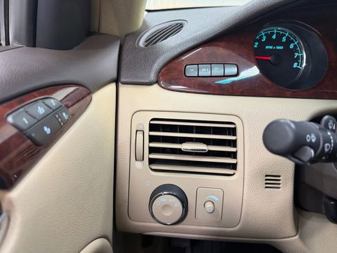 Used 2007 Buick Lucerne CXL image 24