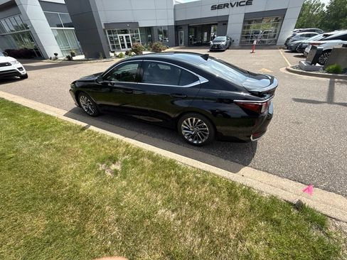 Used 2024 Lexus ES 300h w/ Accessory Package (Z1) FWD image 5