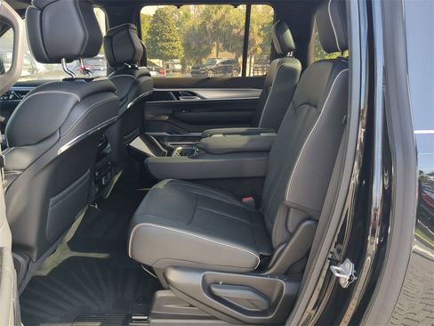 Used 2023 Jeep Grand Wagoneer L Series II w/ Premium Group II image 15