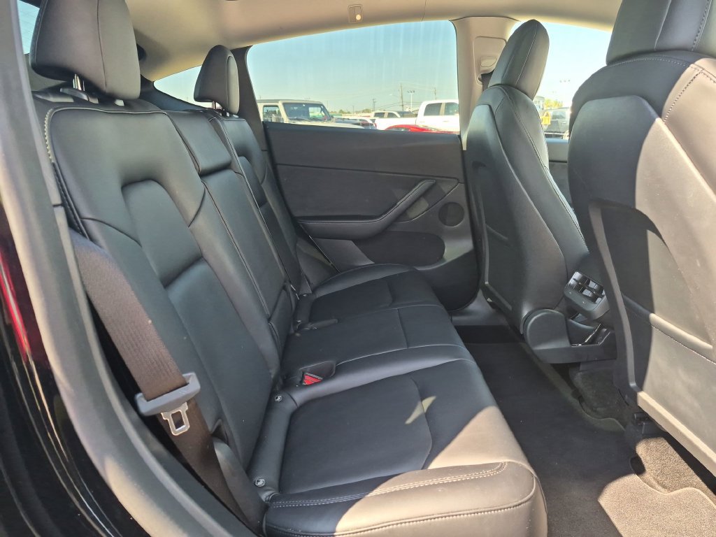 Used 2022 Tesla Model Y Long Range AWD/4WD image 31