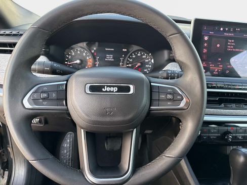 Used 2024 Jeep Compass Latitude AWD/4WD image 29