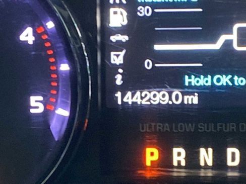 Used 2015 Ford F250 Lariat w/ Lariat Interior Package image 15