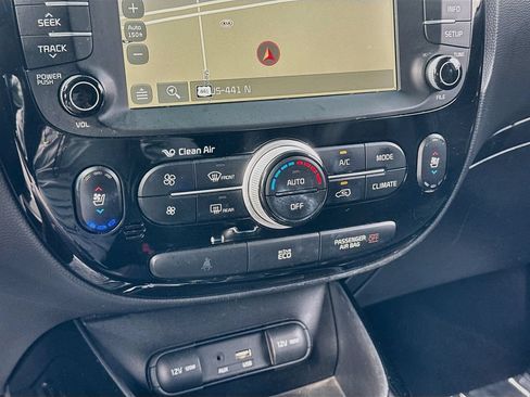 Used 2016 Kia Soul ! w/ Premium Package FWD image 16