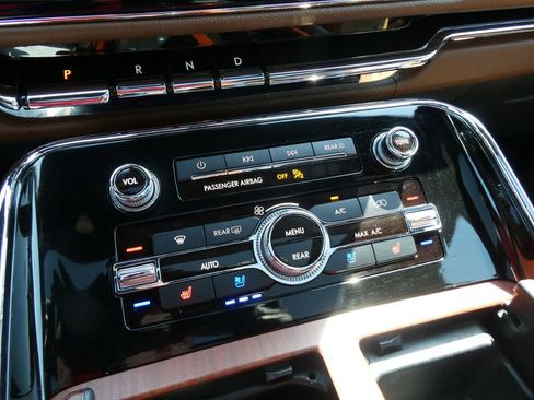Used 2022 Lincoln Navigator L Reserve w/ Equipment Group 201A AWD/4WD image 35