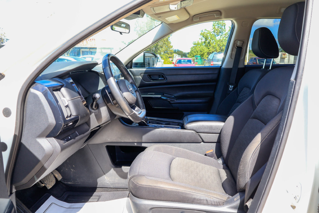 Used 2024 Nissan Pathfinder SV FWD image 7