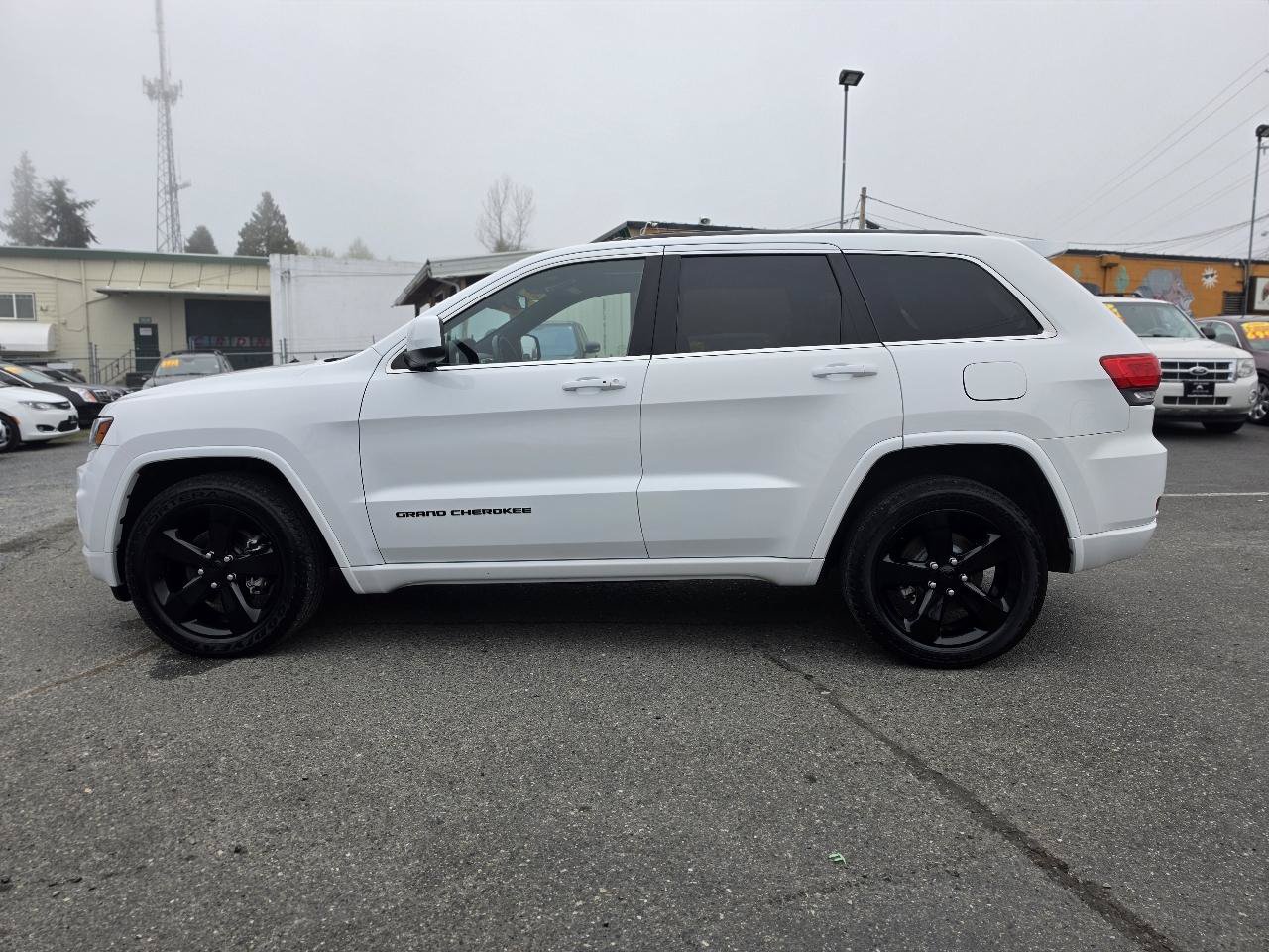 Used 2015 Jeep Grand Cherokee Altitude AWD/4WD image 9