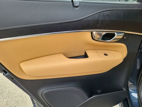 Certified 2023 Volvo XC90 T8 Ultimate w/ Protection Package Premier image 17