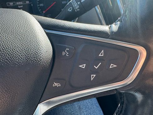 Used 2018 Chevrolet Equinox LT image 18