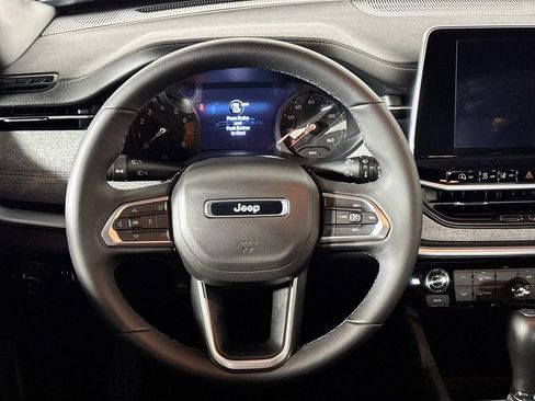 Used 2025 Jeep Compass Latitude AWD/4WD image 13