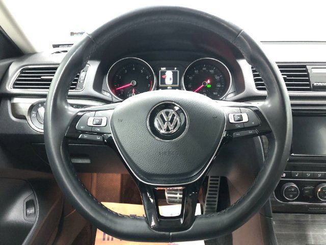 Used 2018 Volkswagen Passat 3.6 SEL Premium FWD image 16